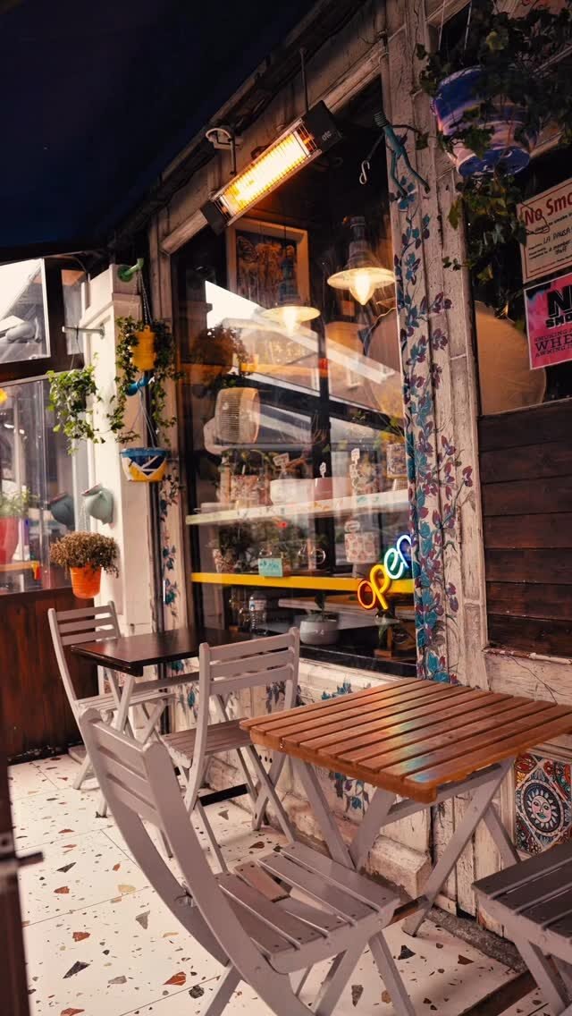 Instagram post from la_pausa_caffe. This post is in position 1.